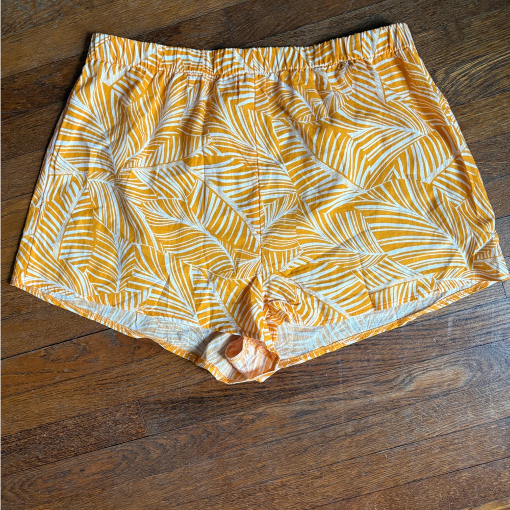 Yellow Knit Halter Top with Floral High-Waisted Bottoms, Leaf-Print Shorts - Picture 6 of 7
